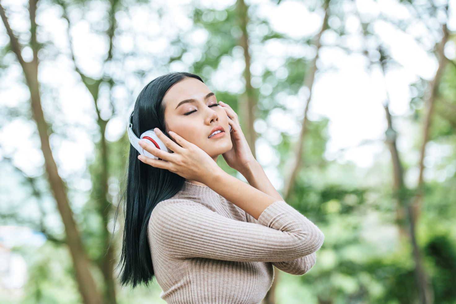 Hearing Aids Unveiled: Debunking Common Myths and Revealing the Facts